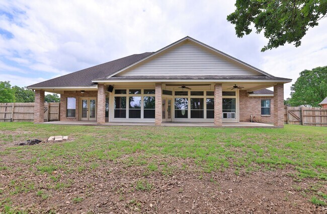 Building Photo - 105 Lawrence Marshall Dr