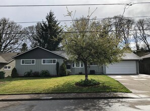 Building Photo - Stylish 4 bedroom 1.5 bath in SE Salem