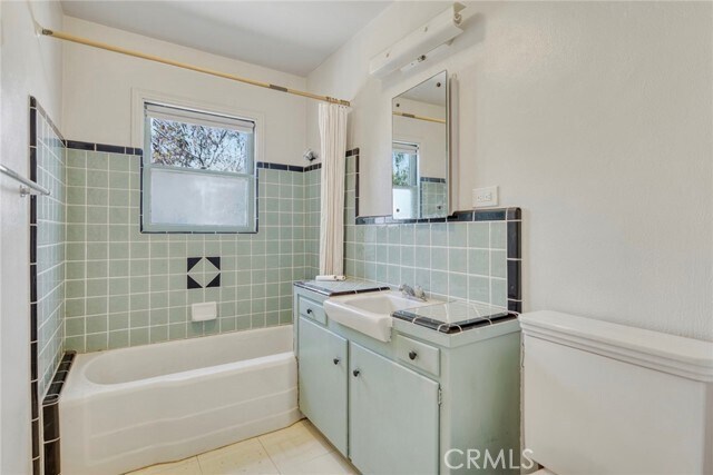 Building Photo - 171 Costa Mesa St