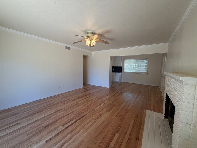 Building Photo - 4 bedroom house in Orangevale on a huge lot