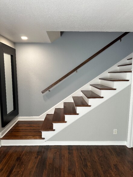 Building Photo - 6328 Bordeaux Ave