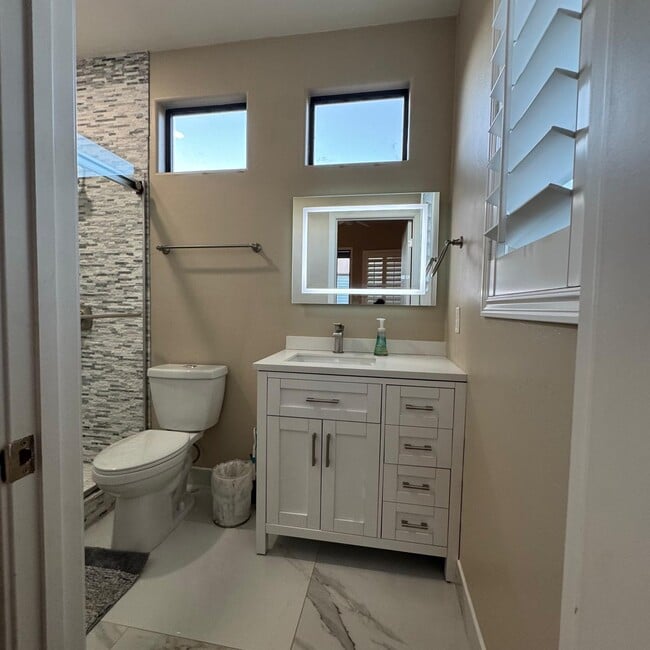 Building Photo - 1111 Vista De Los Alamos