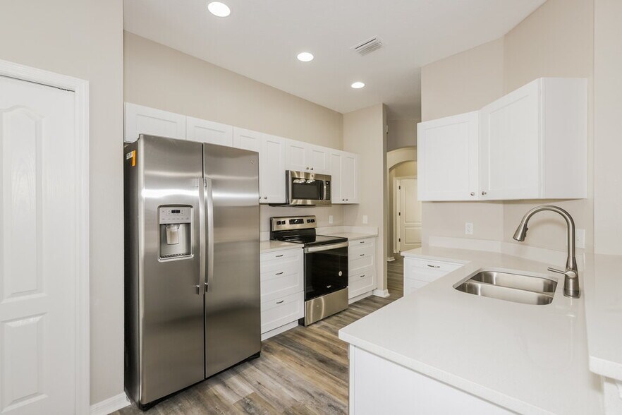 Building Photo - 13417 Silvercreek Dr