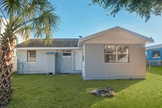 Building Photo - 3 Bedroom, 1 Bathroom Home for Rent in Tampa!
