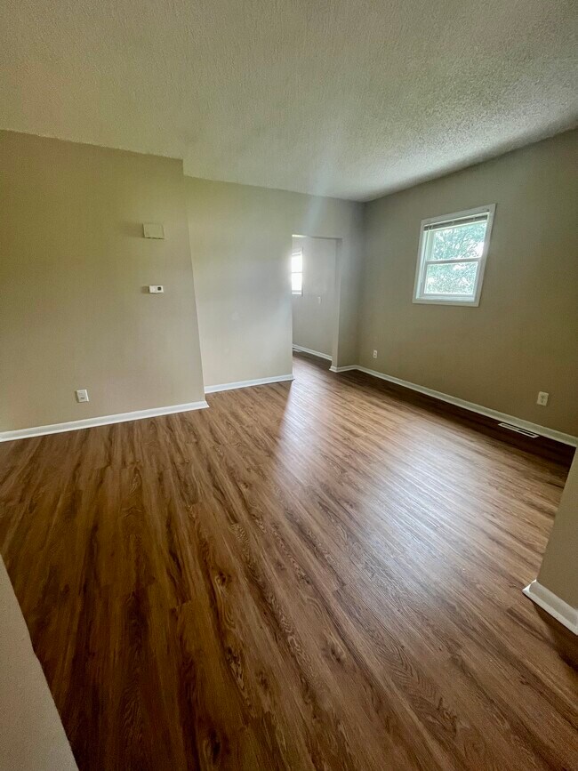 Building Photo - 227 Maple St