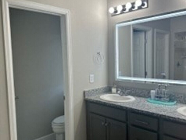 Building Photo - 21045 E Radcliff Pl