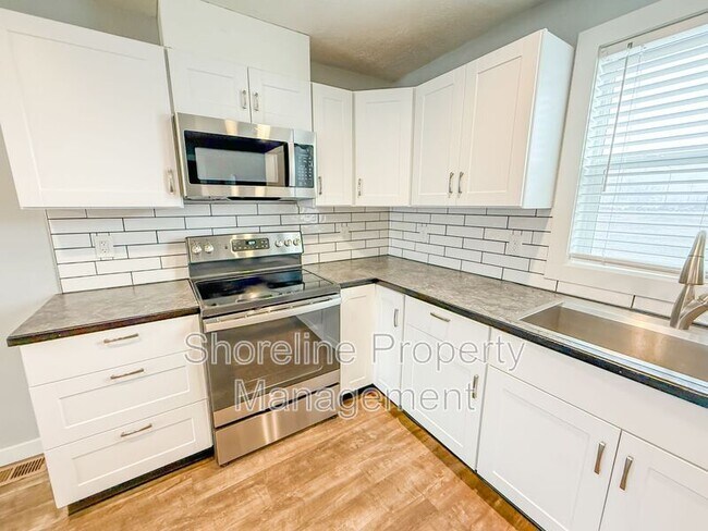 Building Photo - 109 E Belmont St