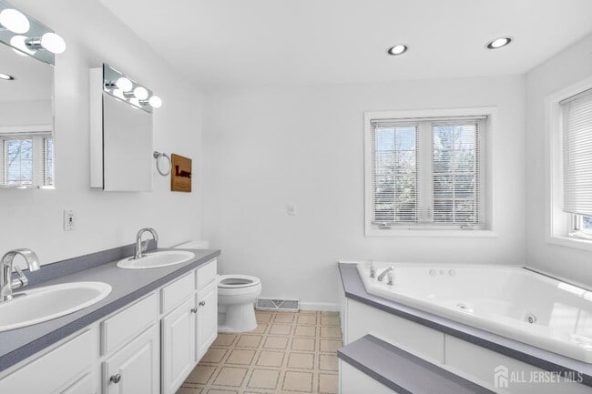 Building Photo - 108 Miller Ave