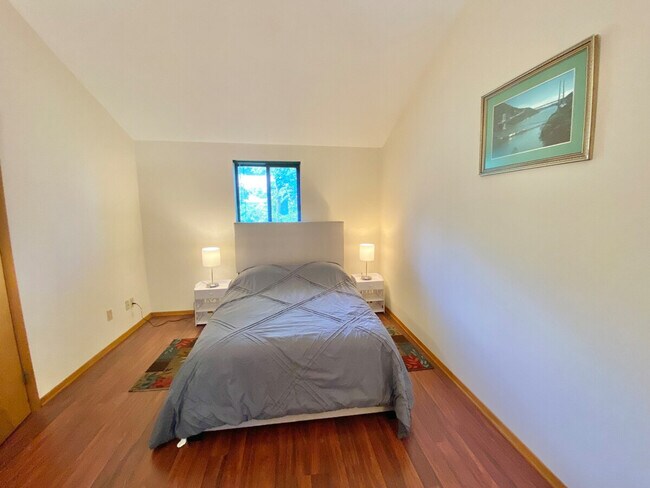 Building Photo - 1375 Rydalmount Rd