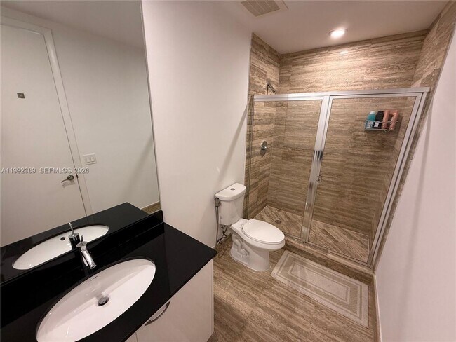Building Photo - 15901 Collins Ave