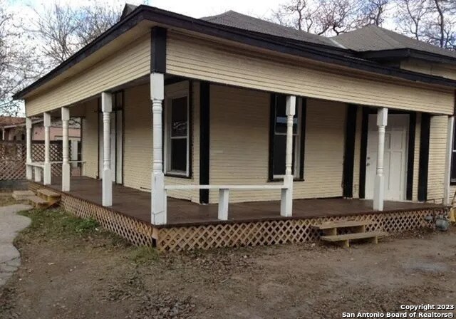 Building Photo - 1113 Rivas St