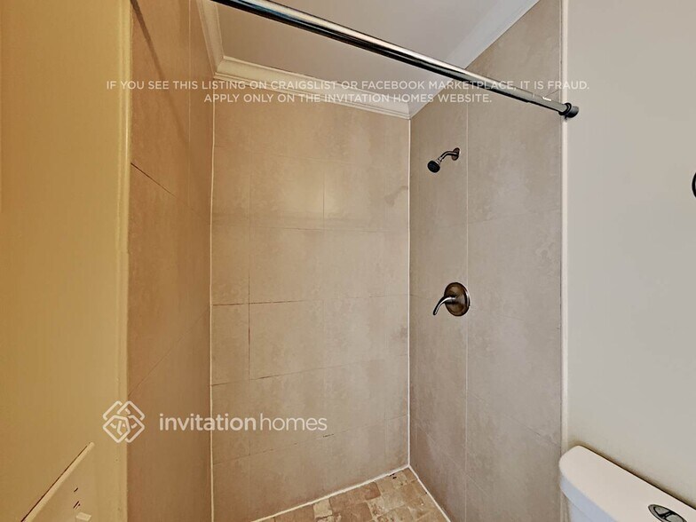 Building Photo - 526 Foresteria Dr