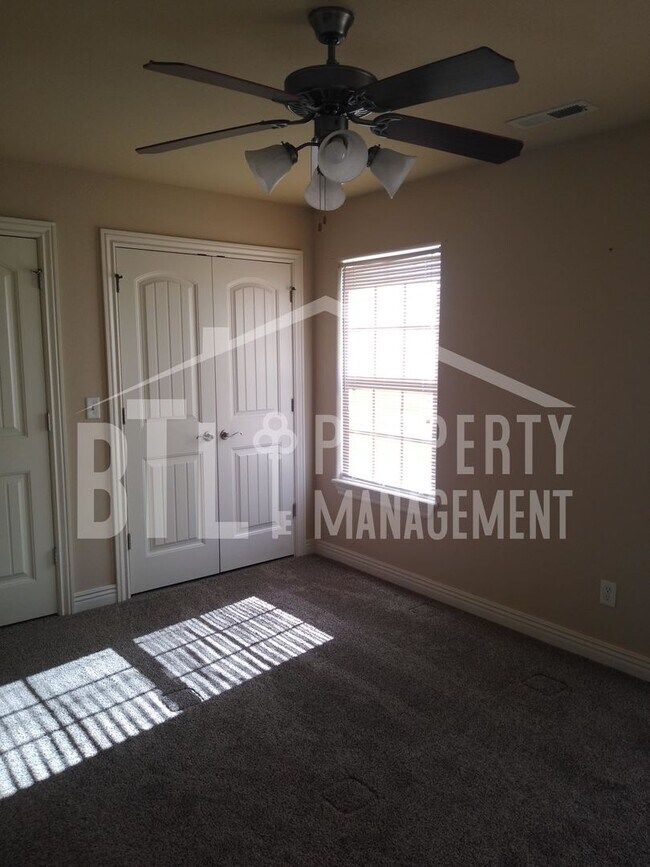 Building Photo - 3BR Duplex with 2-Car Garage in Forsyth