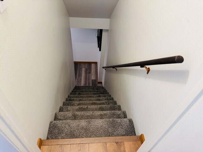 Building Photo - January HALF OFF! West End Townhome with Deck, Central AC and community pool