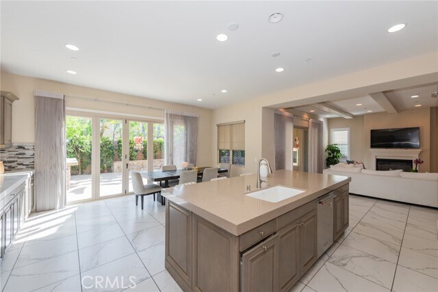 Building Photo - 16 Spanish Moss