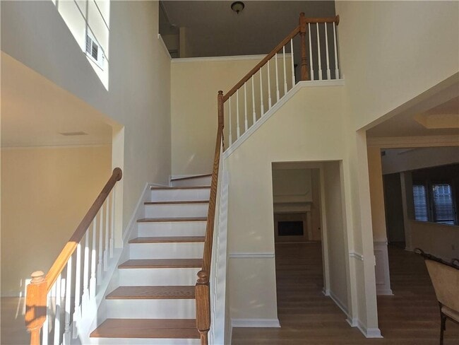 Building Photo - 2206 Creekway Dr