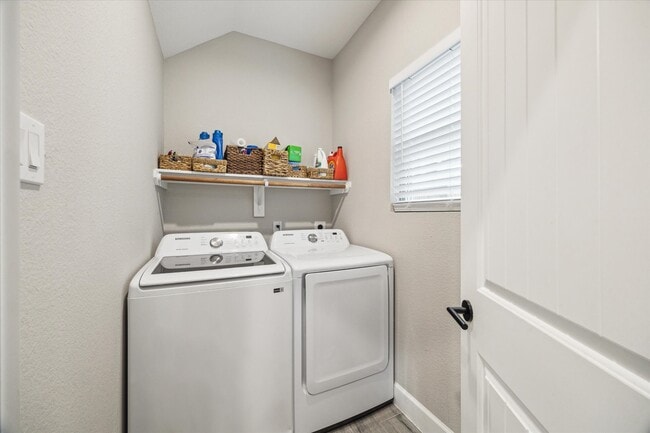 Building Photo - 6730 Knox St