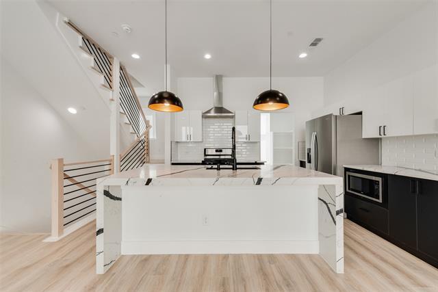 Building Photo - 2038 N Prairie Ave