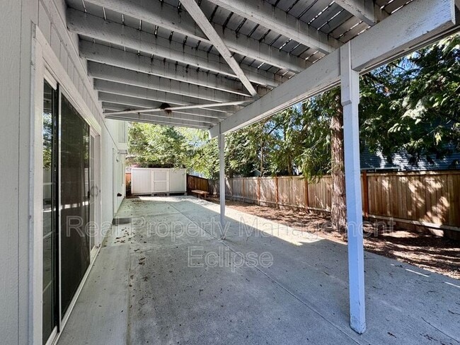 Building Photo - 7126 NE 165th Pl