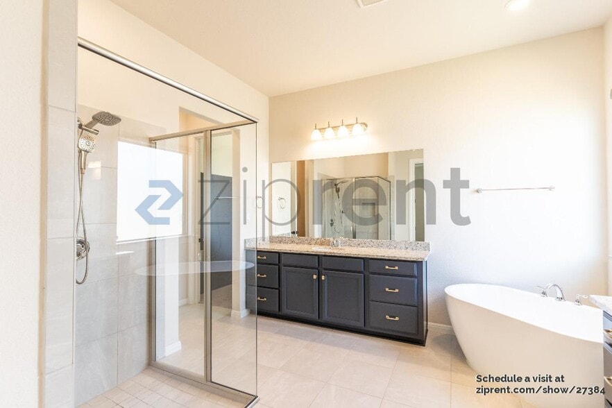 Building Photo - Unit
