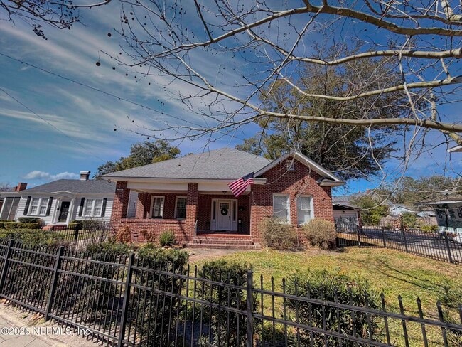 Building Photo - 3323 Park St