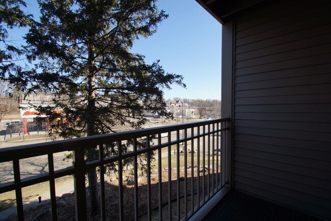 Building Photo - Modern Elegance Meets Comfort – Beautifully Renovated Two-Bedroom