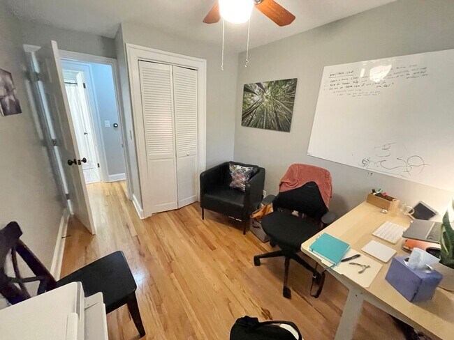 Building Photo - Elegant Three Bedroom Ravenna Home