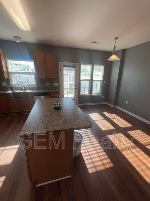 Building Photo - 7120 Azalea Dr