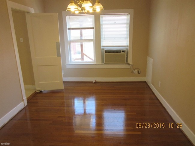Building Photo - 1 br, 1 bath Duplex - 2715 Cleburne St Apt...