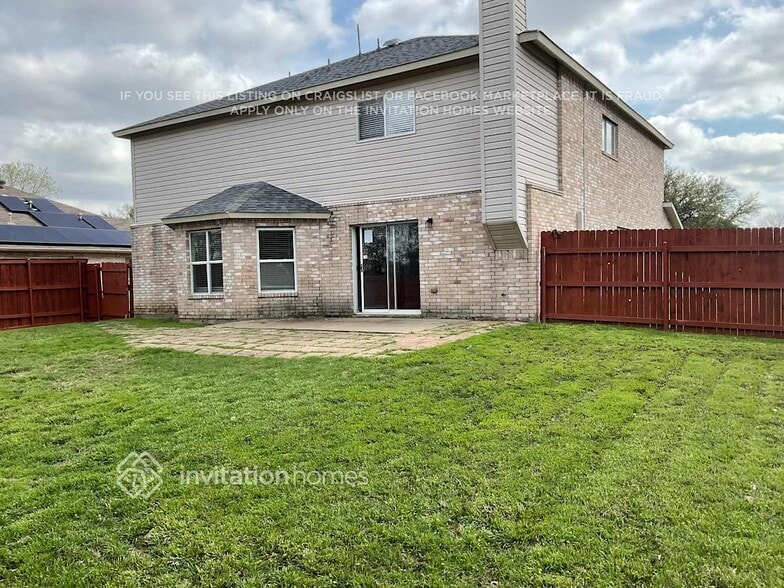 Building Photo - 12002 Peachtree Ln