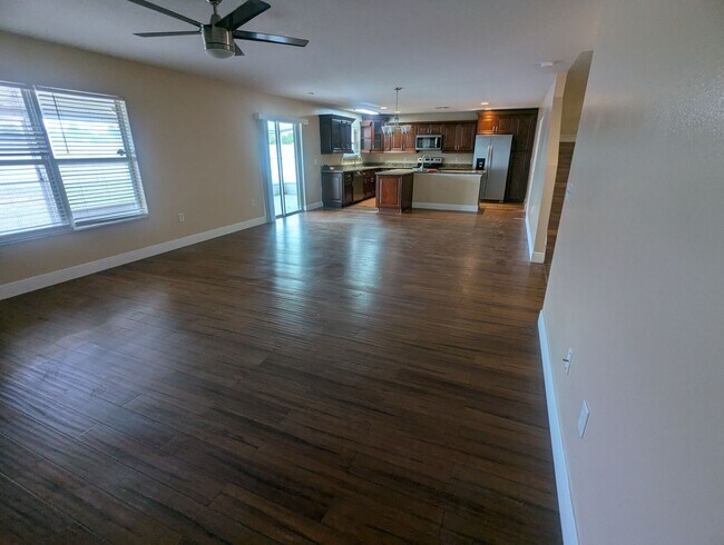Building Photo - FOR RENT 4 Bedroom 2 1/2  Bath with Den/Office/5th bedroom, Furry  friends Welcome!
