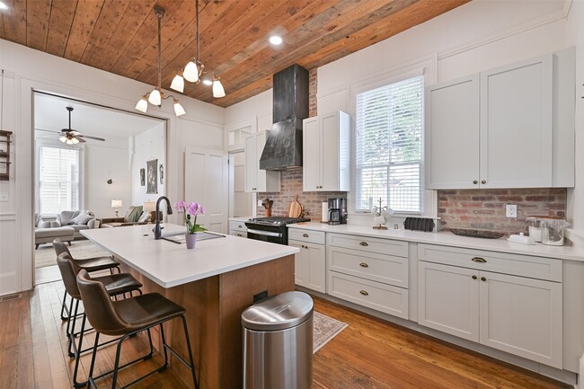 Building Photo - 1808 Avenue K