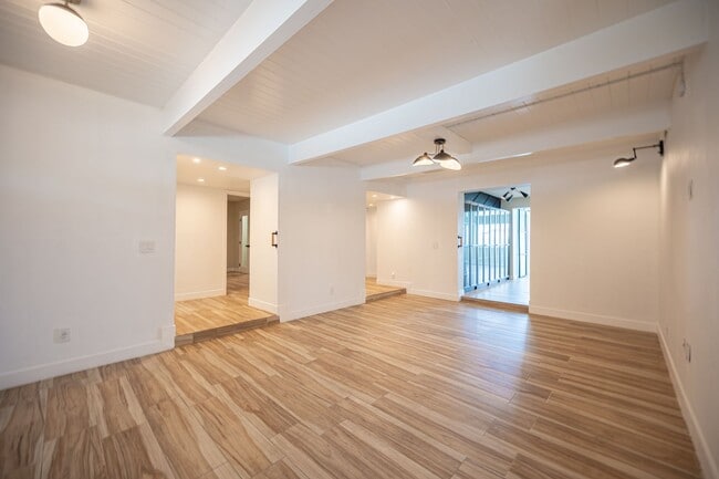 Building Photo - European-inspired Mid-Century Henderson Home!