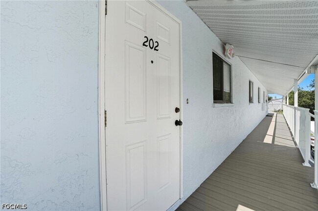 Building Photo - 1203 SW 48th Terrace