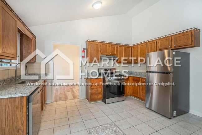 Building Photo - 525 Allana Dr