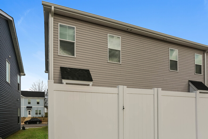 Building Photo - 105 Dogwood Village Trl