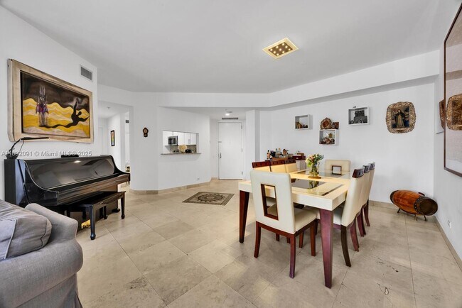 Building Photo - 888 Brickell Key Dr