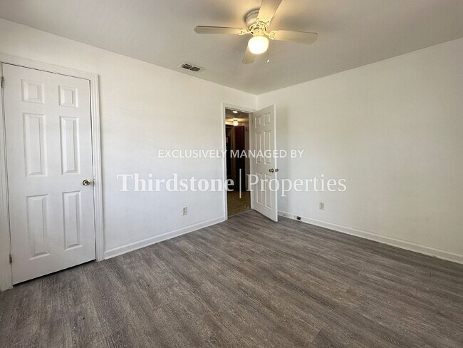 Building Photo - 5638 Vernon Rd