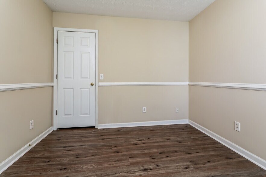 Building Photo - 300 Kentshire Pl NW