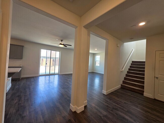 Building Photo - Newer 5 Bedroom 4.5 Bathroom in SE Visalia!! Coming soon!!