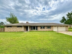 Building Photo - Spacious McAlester Home with Workshop Acce...
