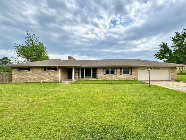 Primary Photo - Spacious McAlester Home with Workshop Acce...