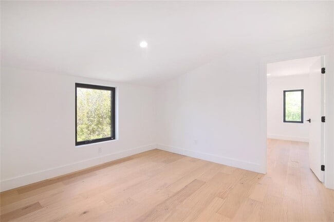 Building Photo - 2401 Willow St