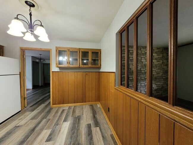 Building Photo - Move In Special! 4 Bedroom 1.5 Bath house!