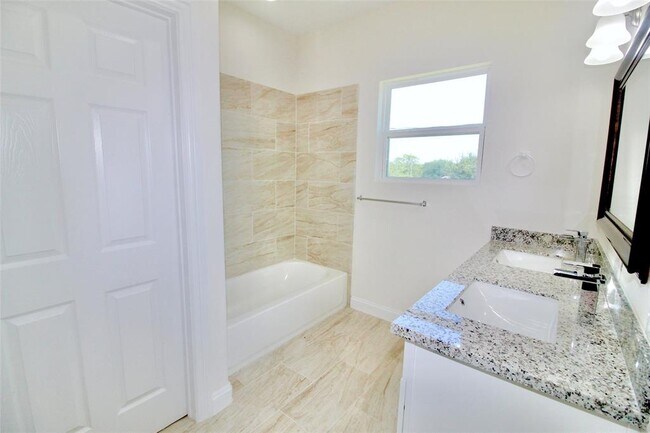 Building Photo - 3419 Redbud St
