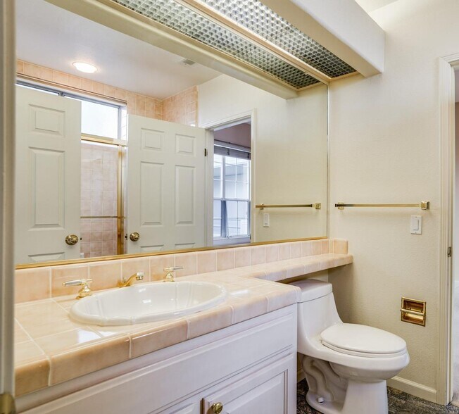 Building Photo - 720 Promontory Point Ln