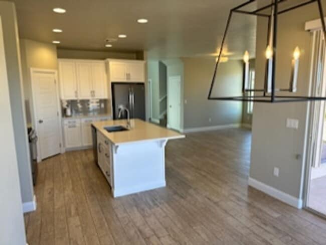 Building Photo - 4 Bedroom Condo With a Community Pool and ...