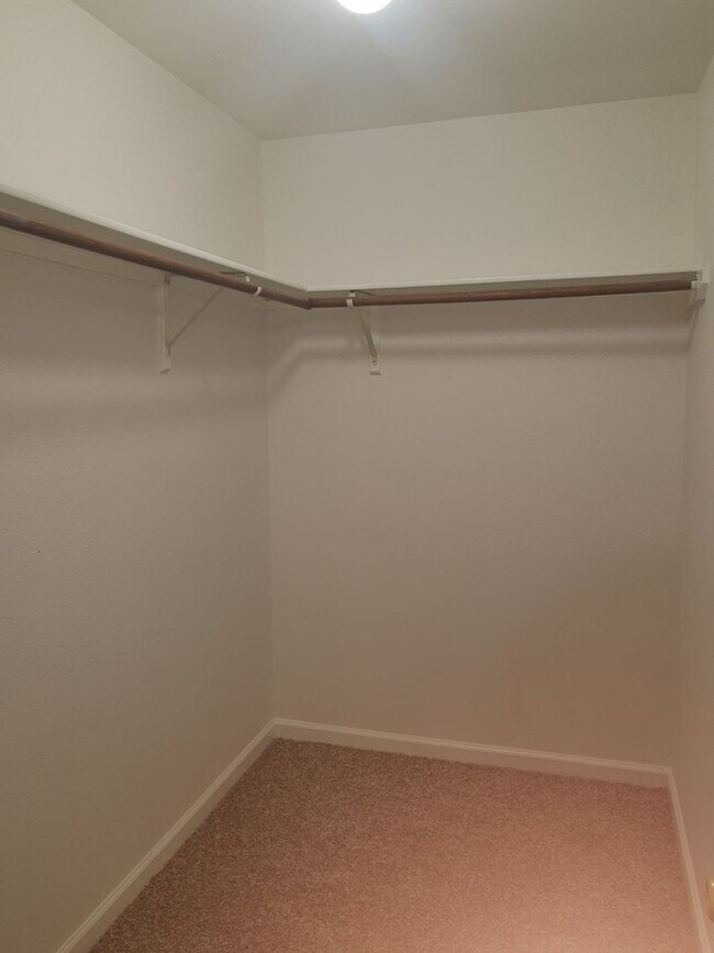 Building Photo - Converse 3 Bedroom Townhouse with Attached One-Car Garage and Large Fenced Backyard