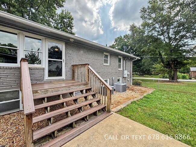 Building Photo - 560 Lee Byrd Rd