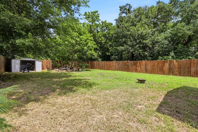 Building Photo - Cute 2/2 in Kilgore!